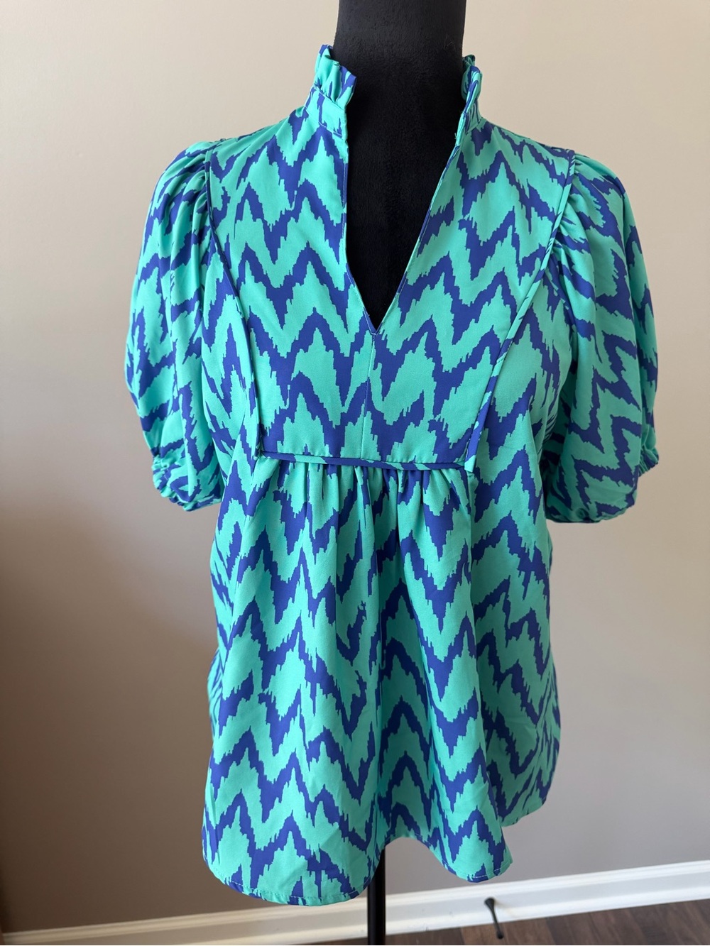 Umgee Blue Teal Zigzag Ruffle V-Neck Puff Sleeve Blouse SMALL